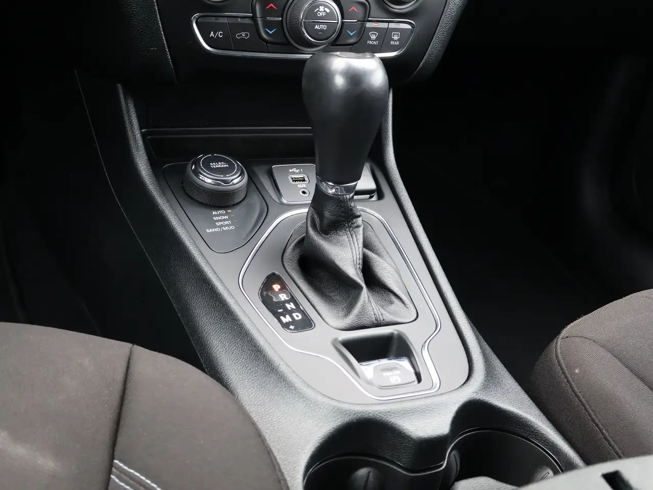 Jeep Cherokee снимка Jeep Cherokee