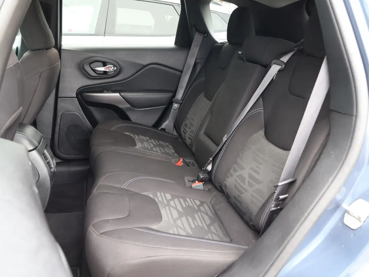 Jeep Cherokee снимка Jeep Cherokee