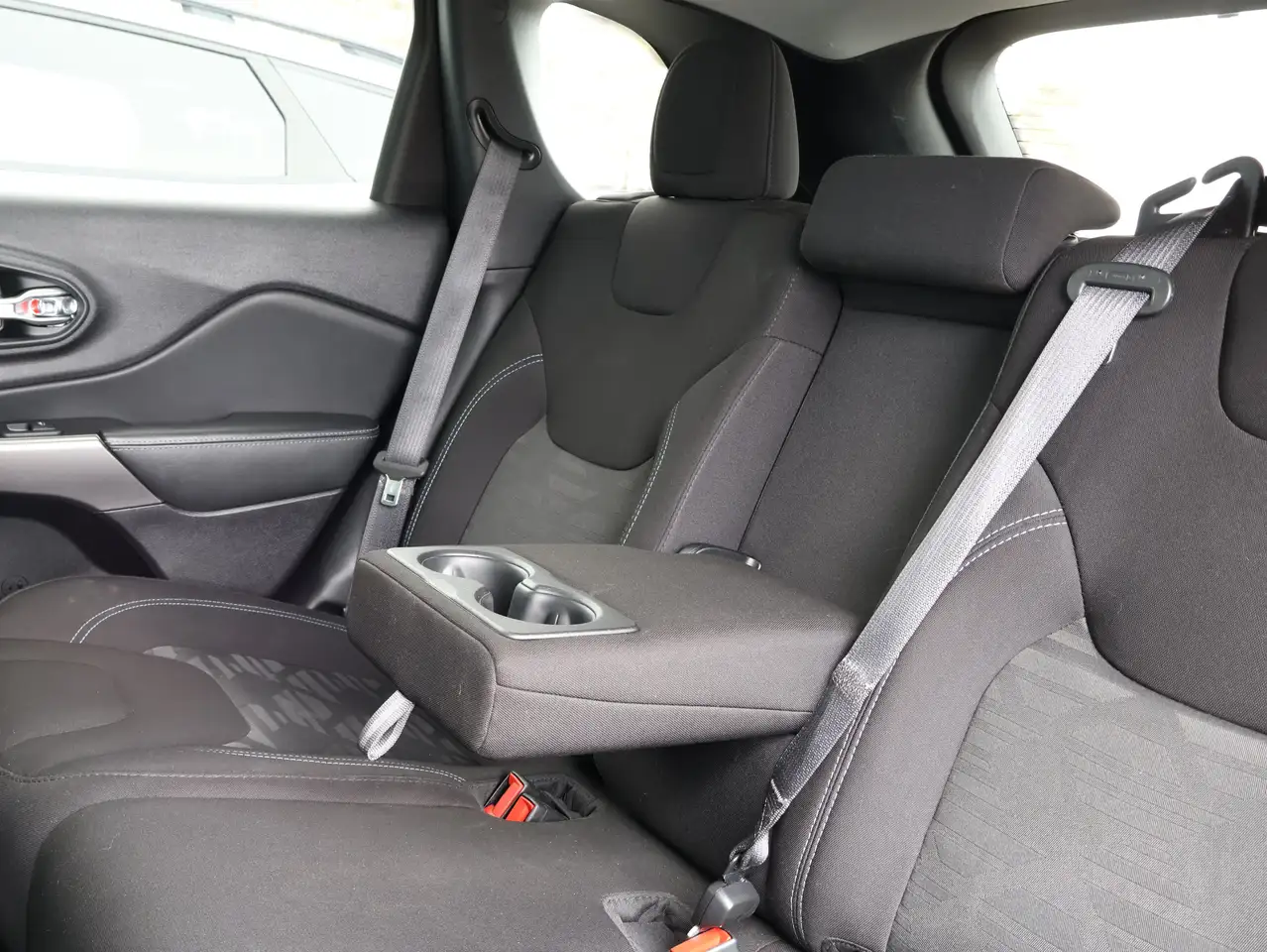 Jeep Cherokee снимка Jeep Cherokee