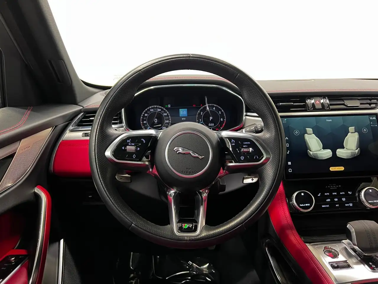 Jaguar F-Pace снимка Jaguar F-Pace