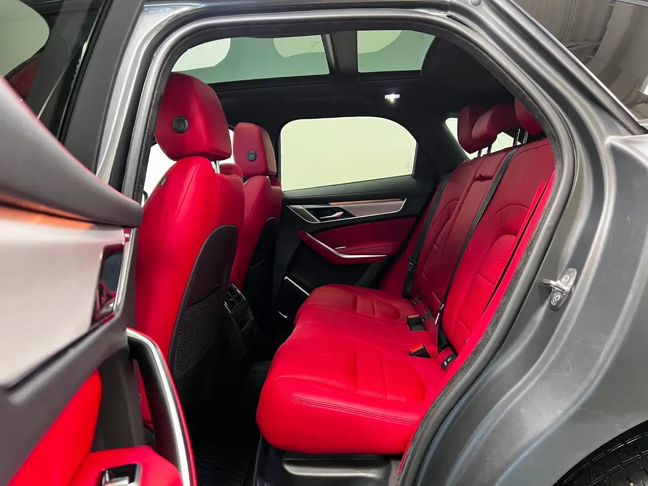 Jaguar F-Pace снимка Jaguar F-Pace