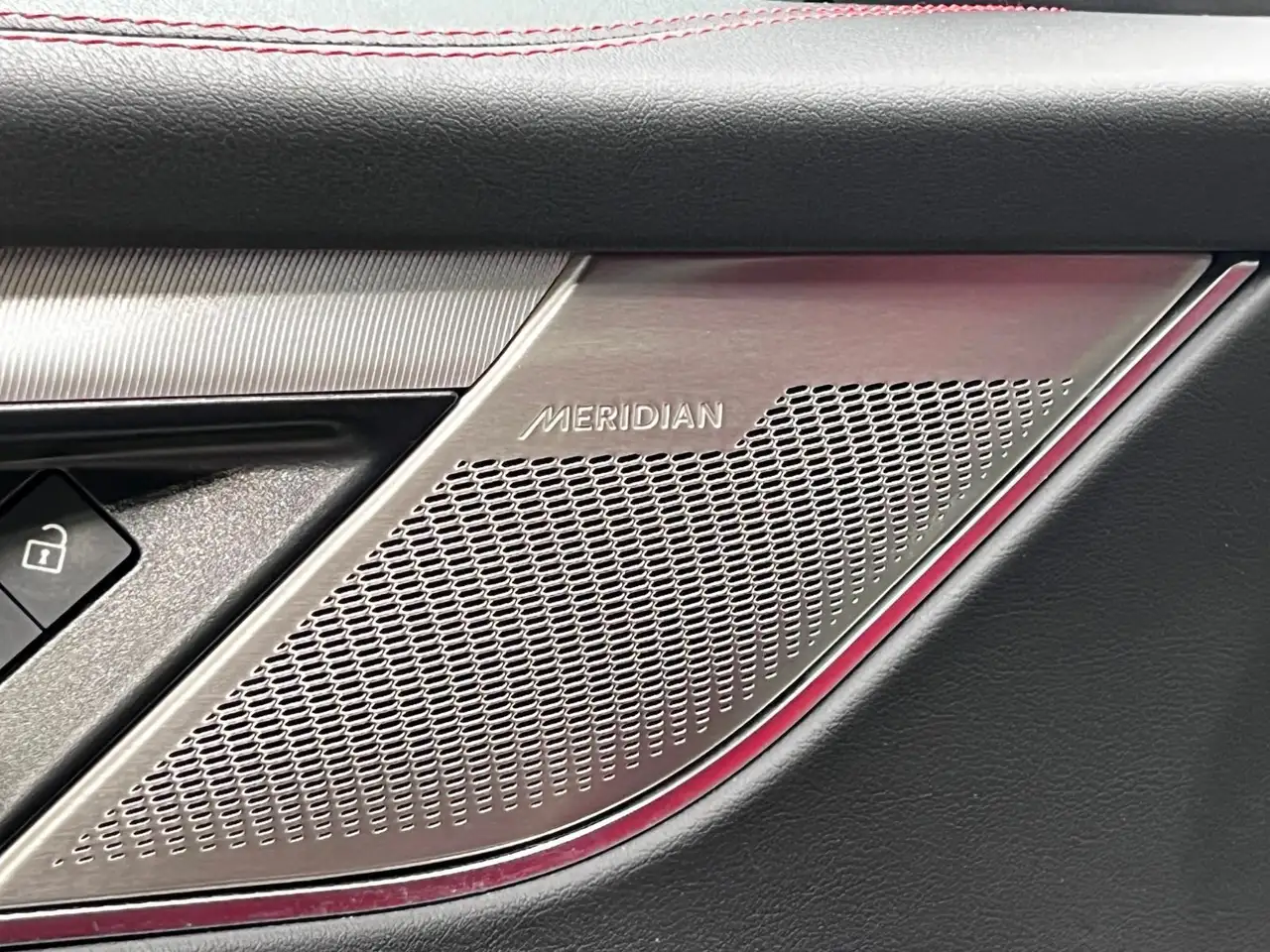 Jaguar F-Pace снимка Jaguar F-Pace