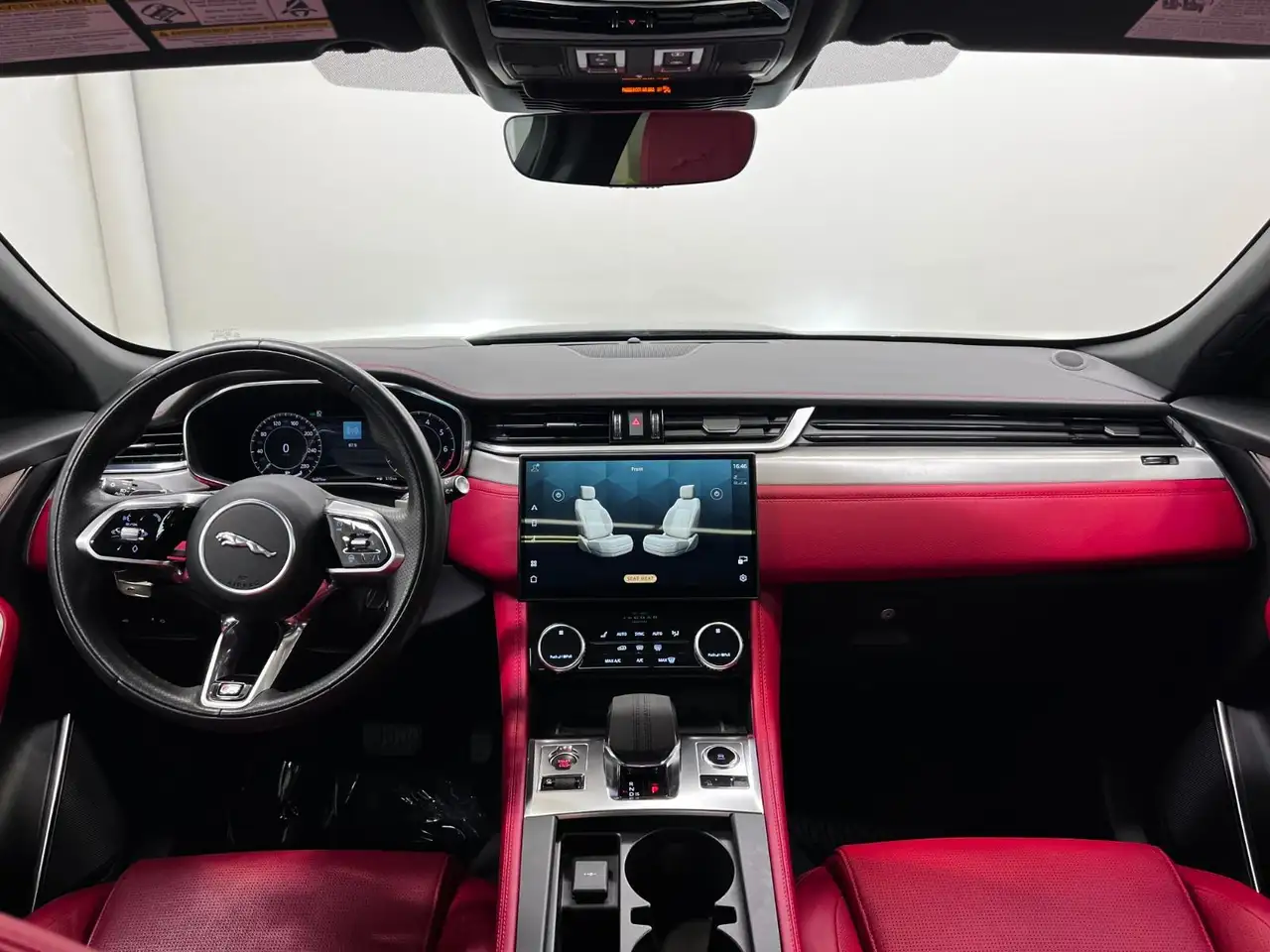 Jaguar F-Pace снимка Jaguar F-Pace