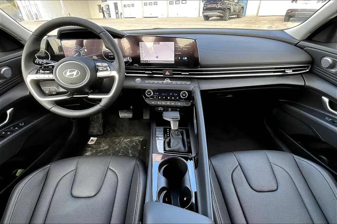 Hyundai ELANTRA снимка Hyundai ELANTRA