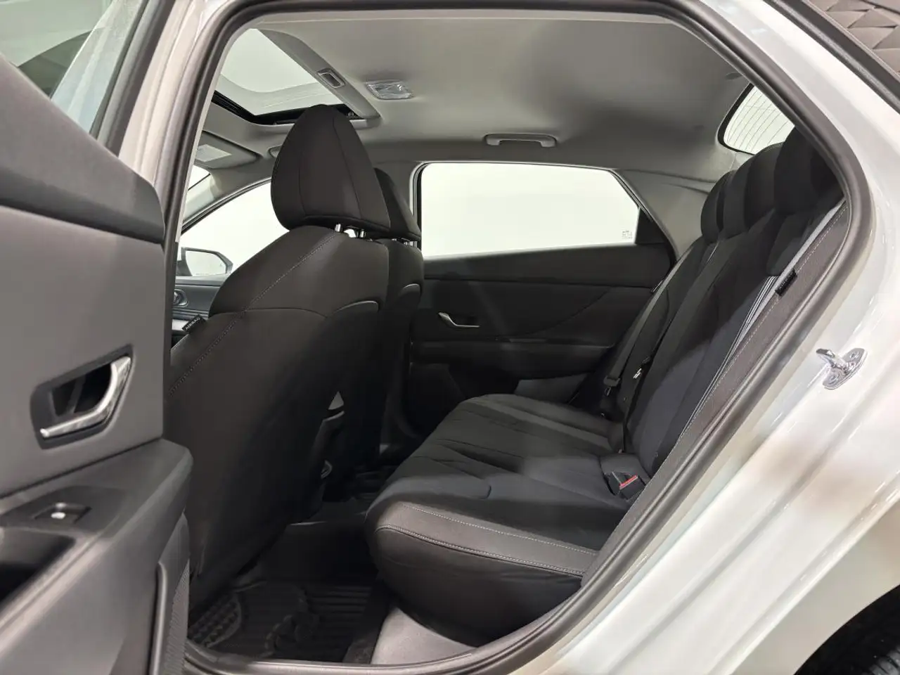 Hyundai ELANTRA photo Hyundai ELANTRA