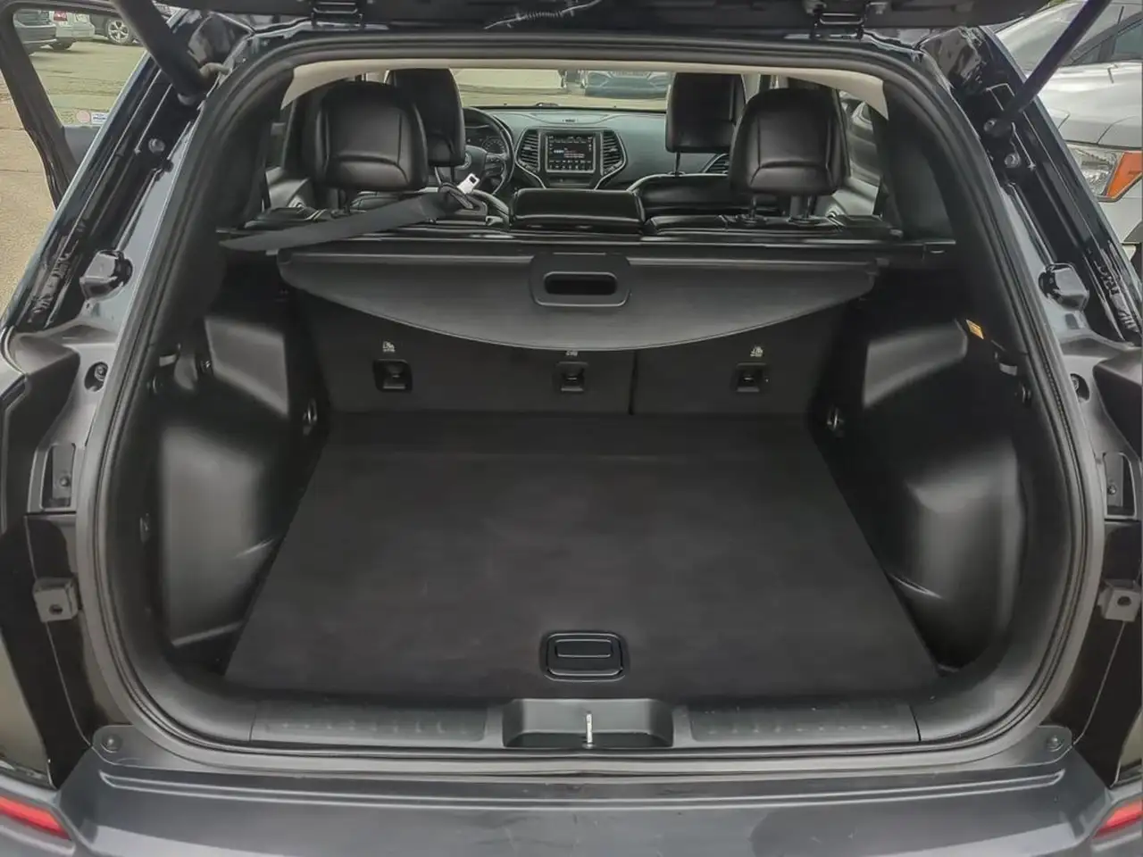 Jeep Cherokee снимка Jeep Cherokee