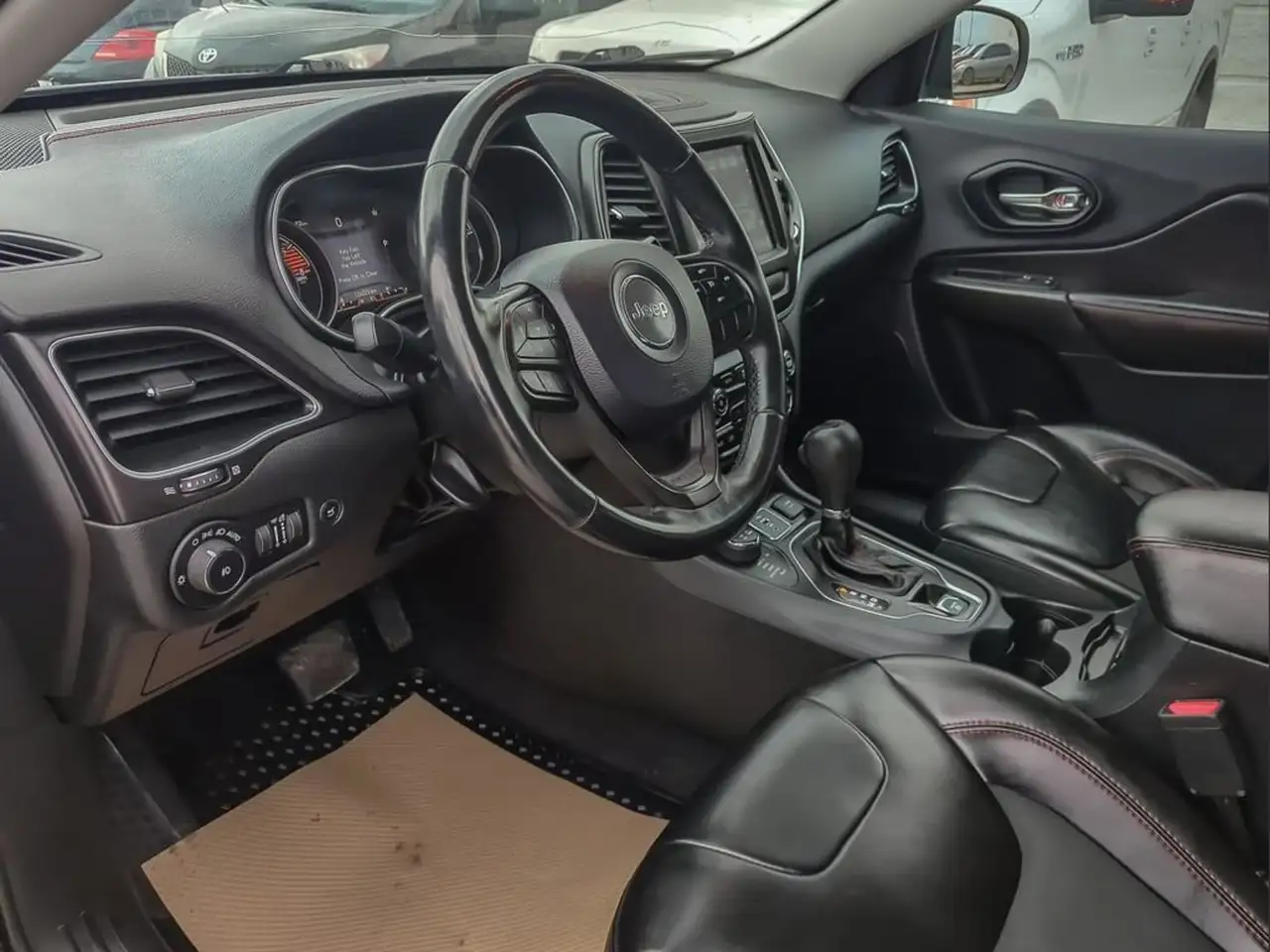 Jeep Cherokee снимка Jeep Cherokee