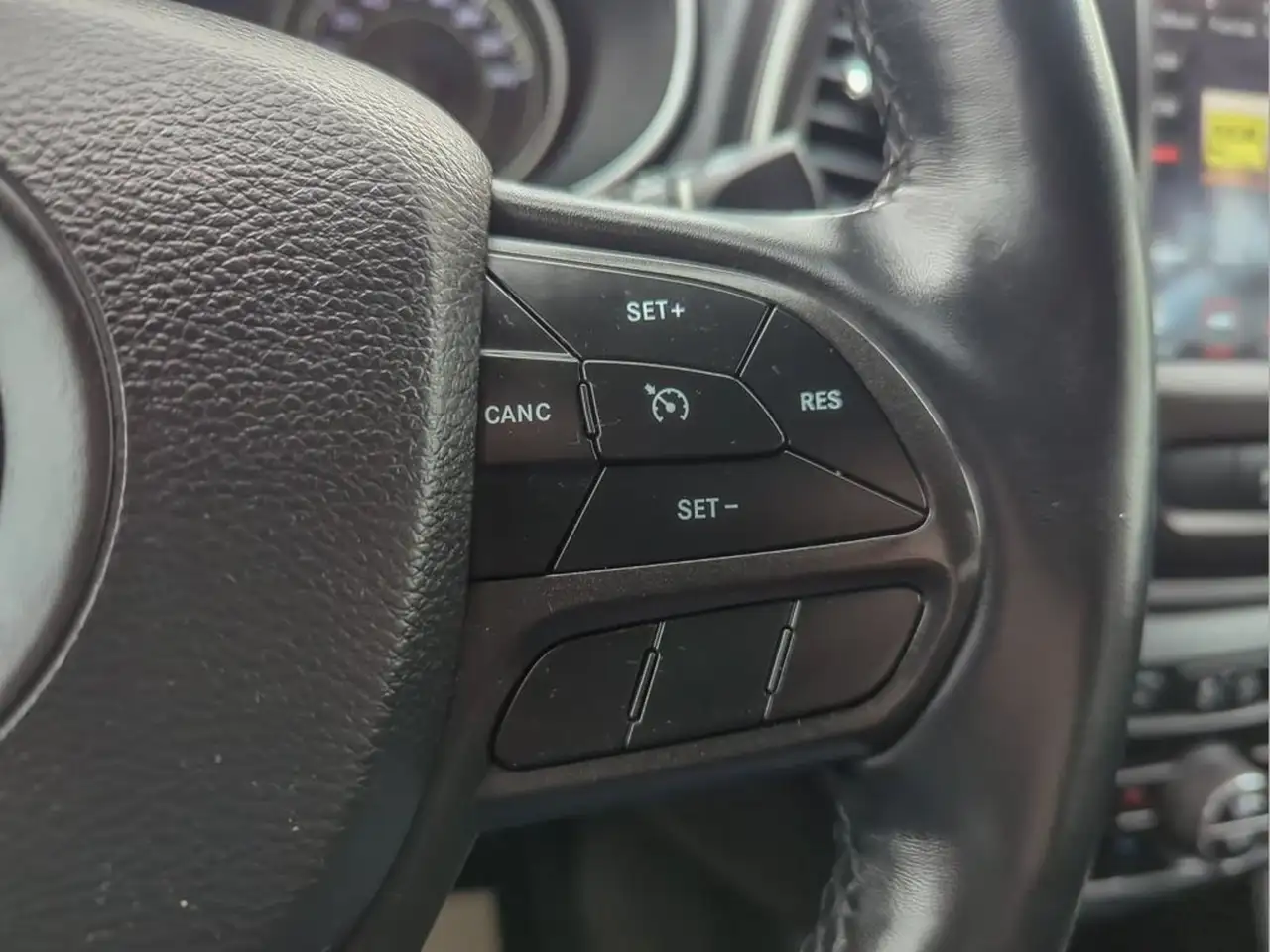 Jeep Cherokee снимка Jeep Cherokee