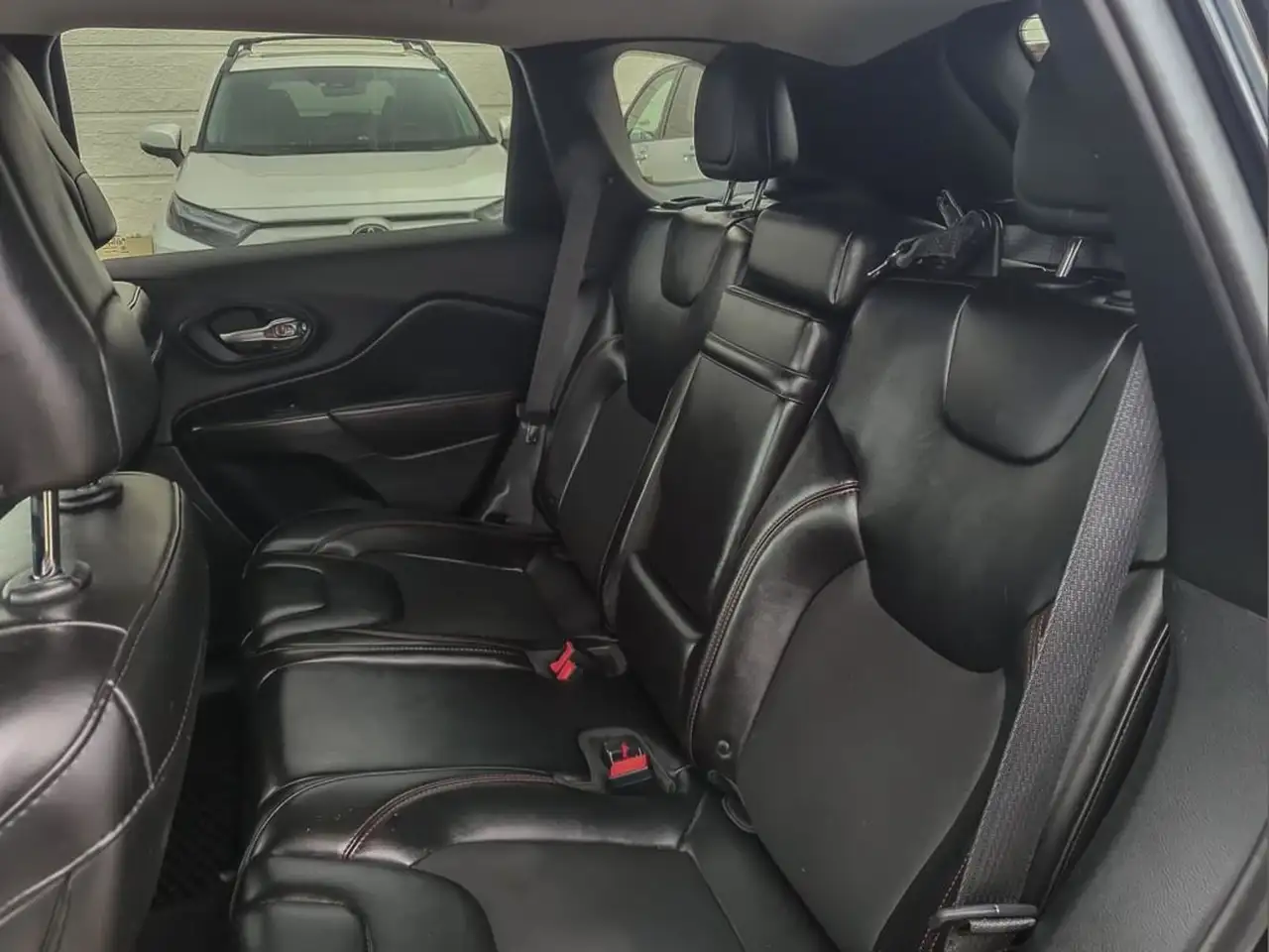 Jeep Cherokee снимка Jeep Cherokee