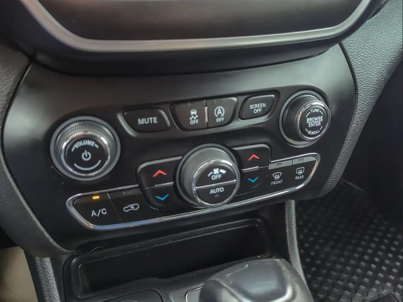 Jeep Cherokee снимка Jeep Cherokee