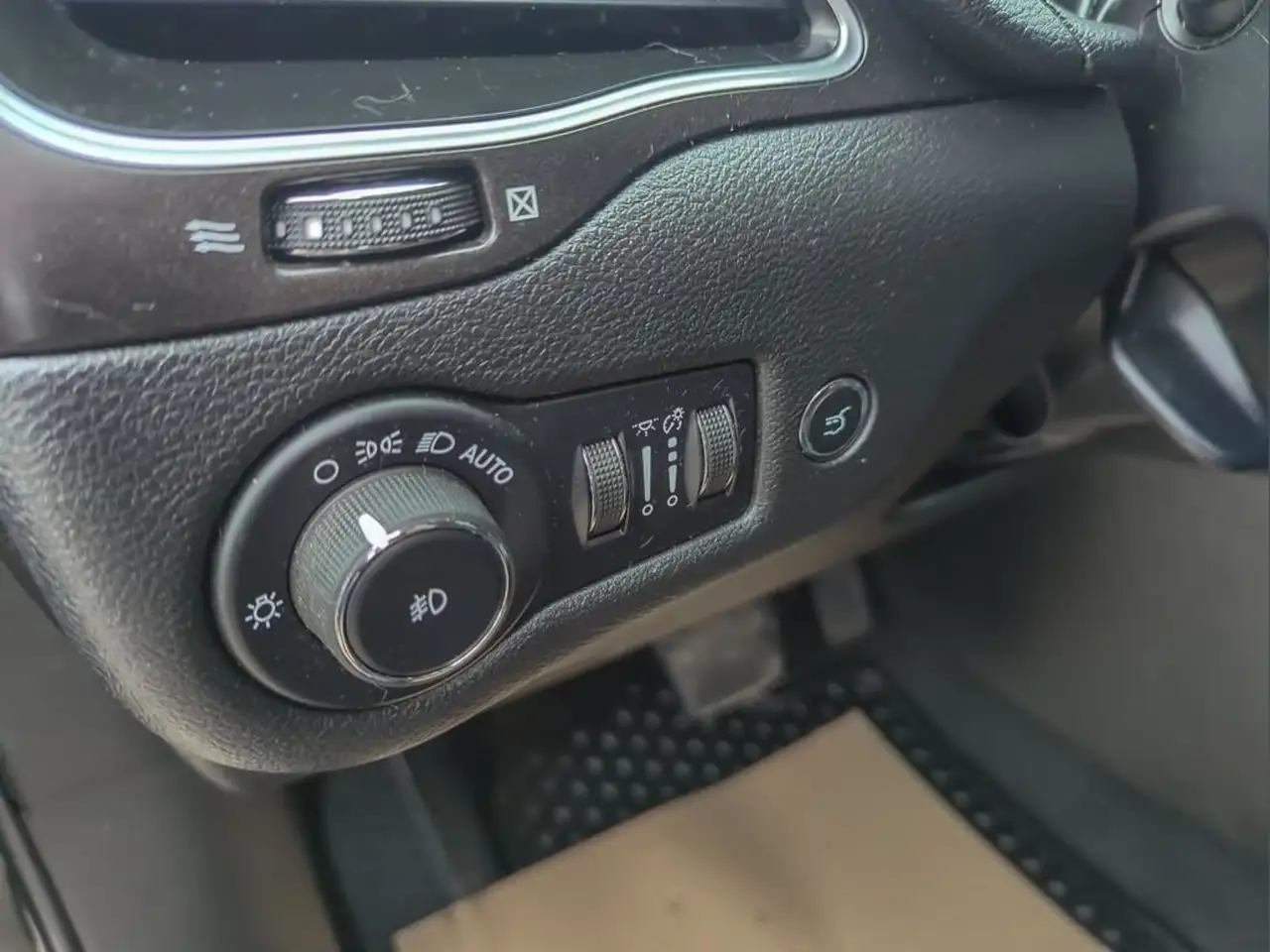 Jeep Cherokee снимка Jeep Cherokee