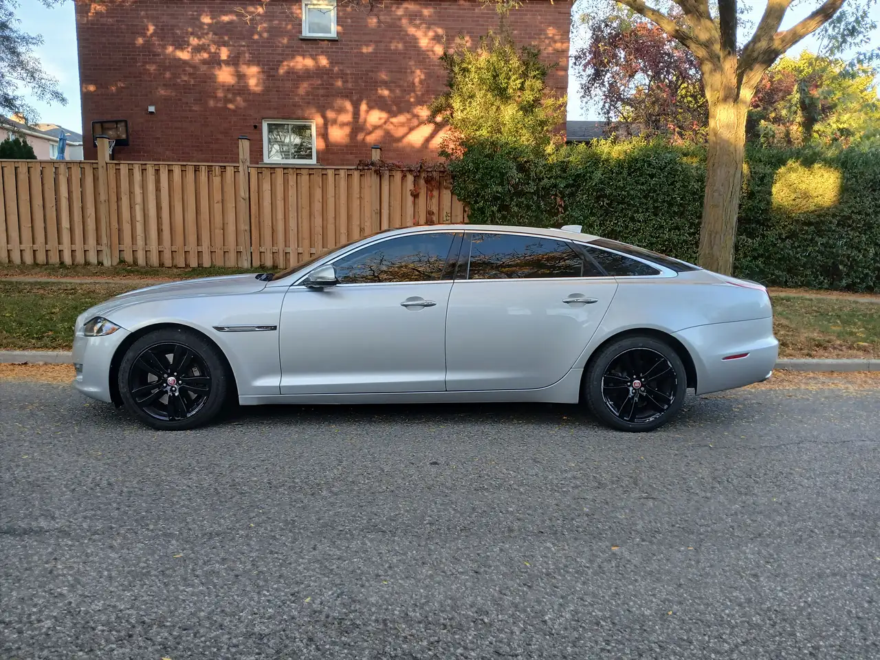 Jaguar XJ photo Jaguar XJ