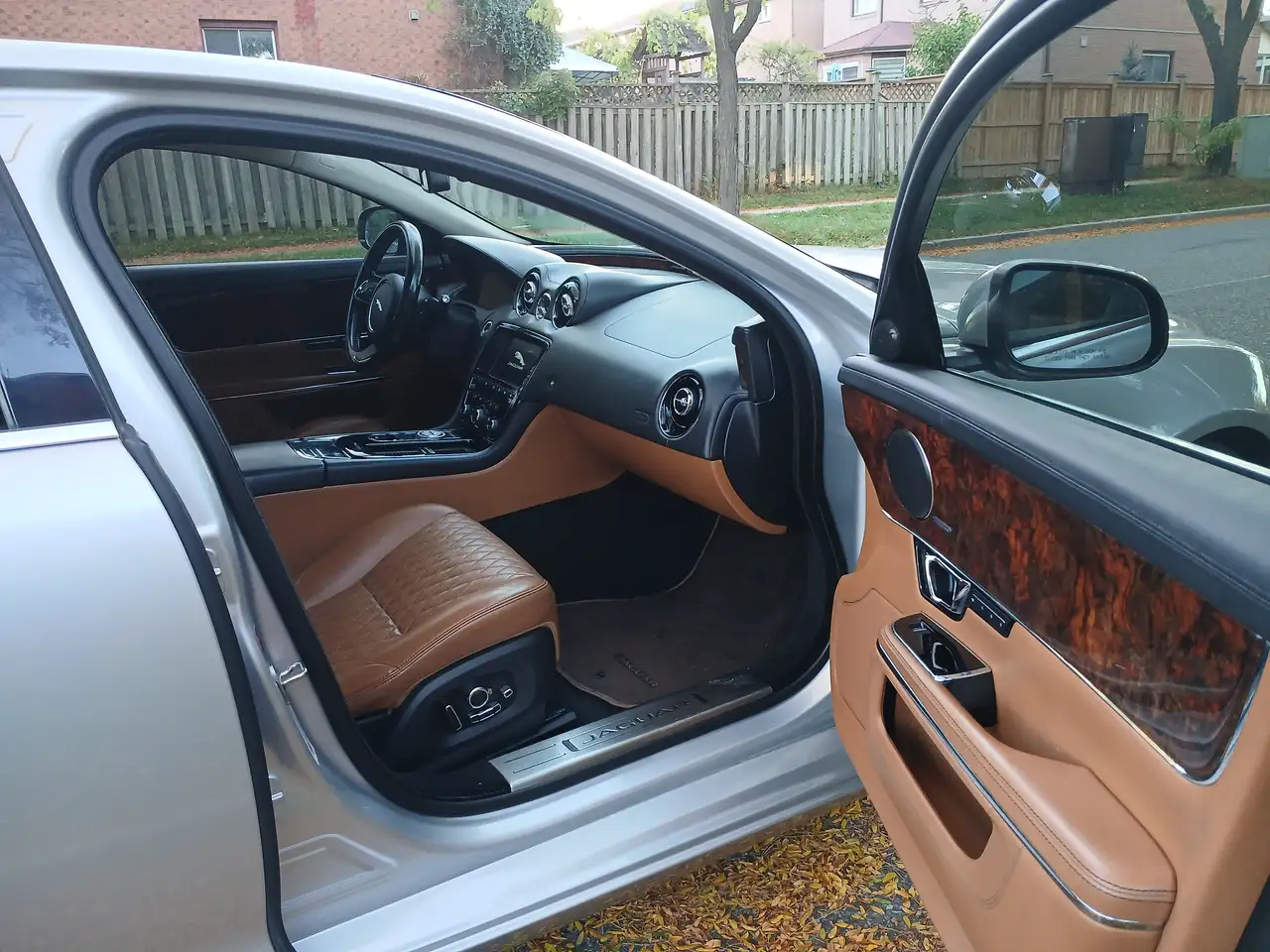 Jaguar XJ photo Jaguar XJ