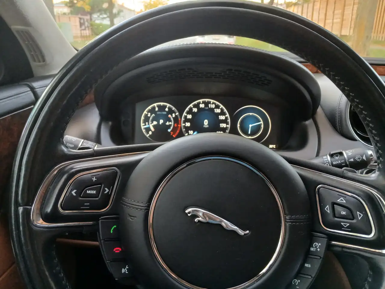 Jaguar XJ photo Jaguar XJ
