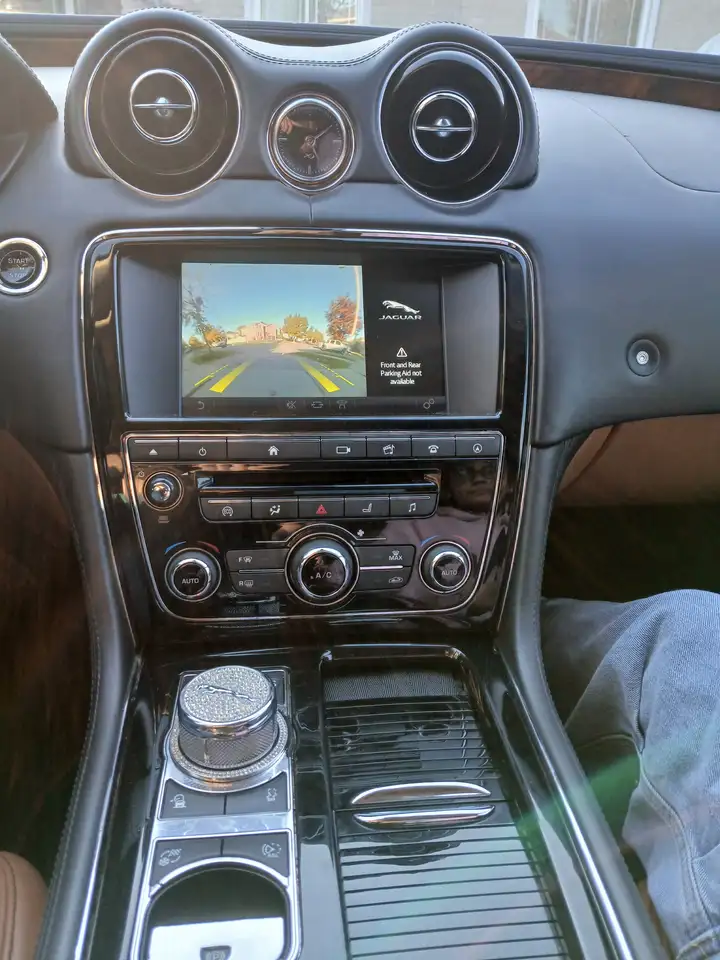 Jaguar XJ photo Jaguar XJ