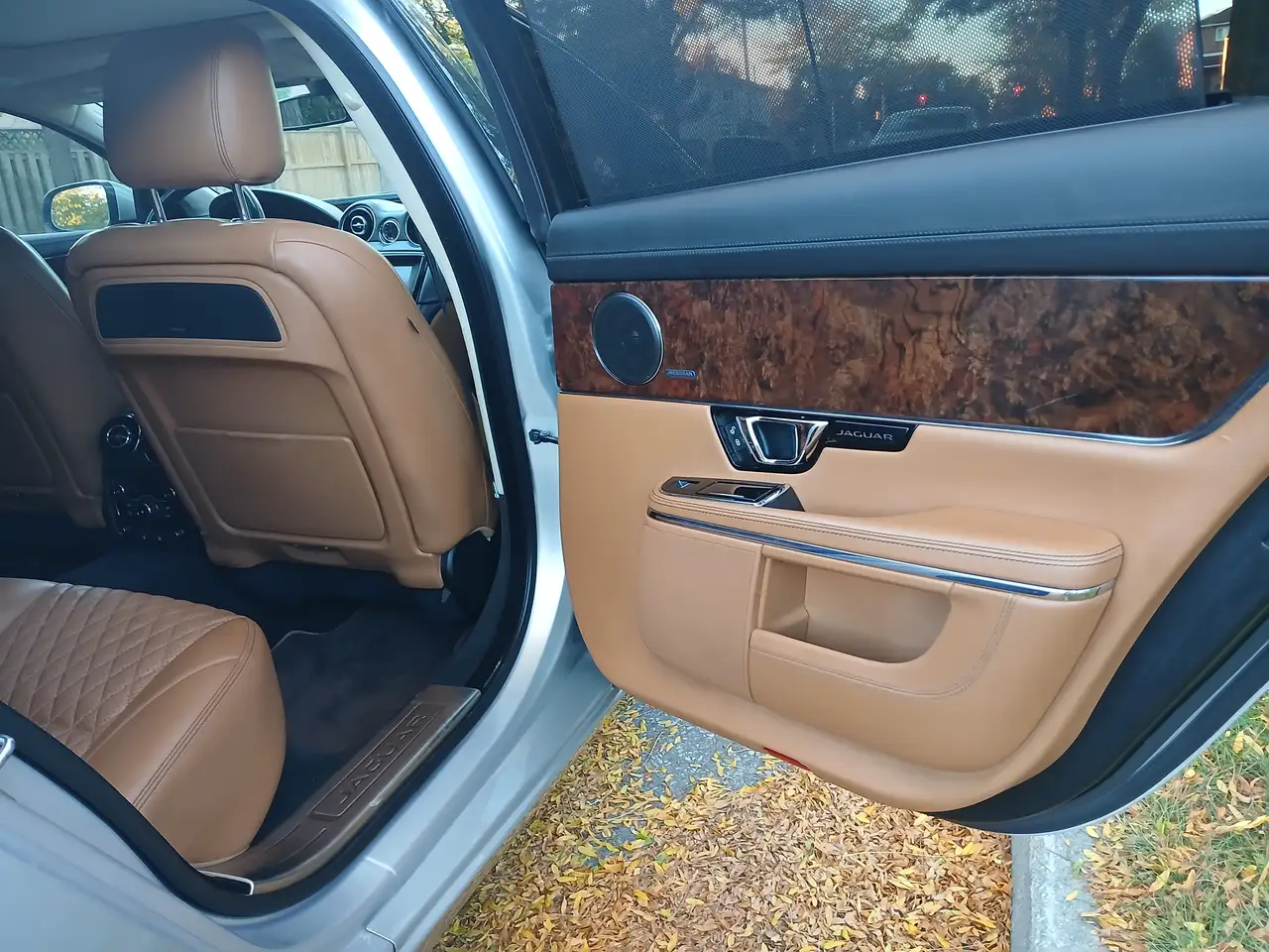 Jaguar XJ photo Jaguar XJ