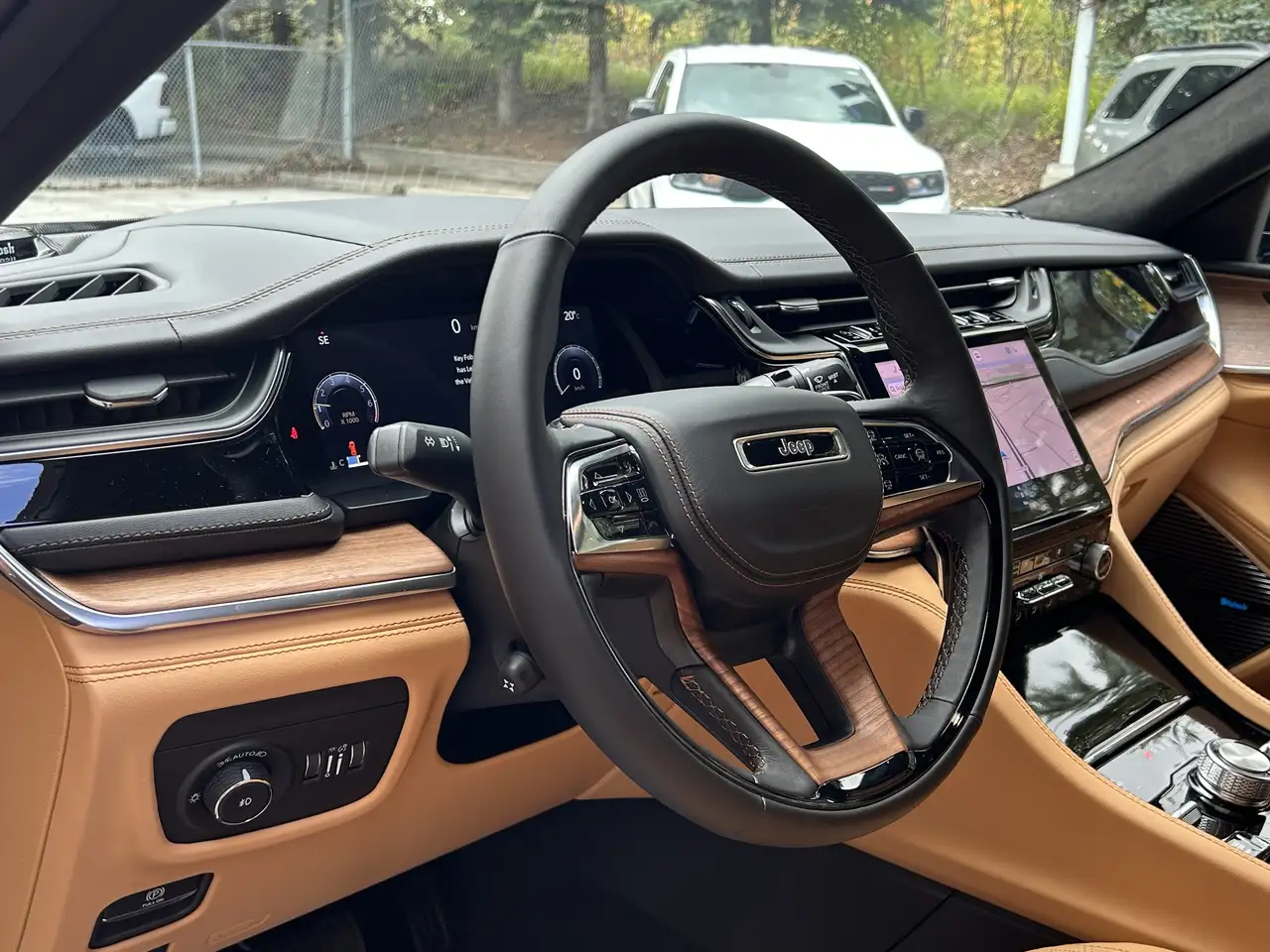 Jeep Grand Cherokee снимка Jeep Grand Cherokee