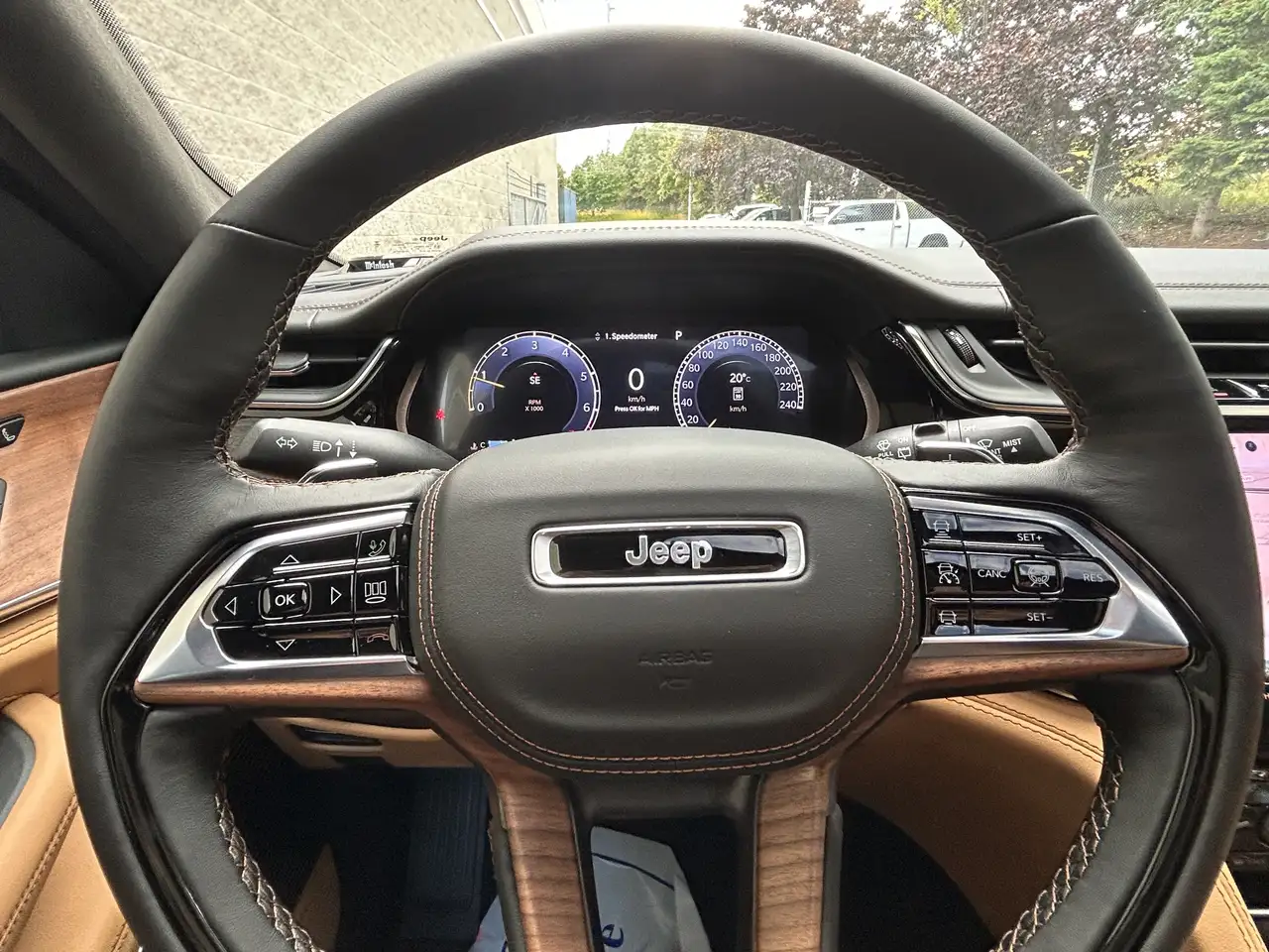 Jeep Grand Cherokee снимка Jeep Grand Cherokee
