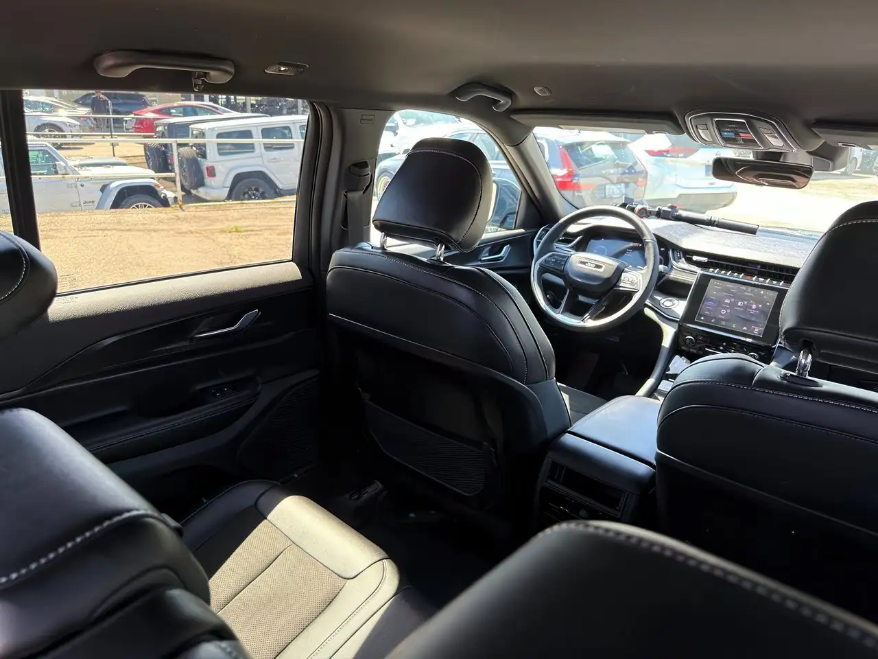 Jeep Grand Cherokee снимка Jeep Grand Cherokee