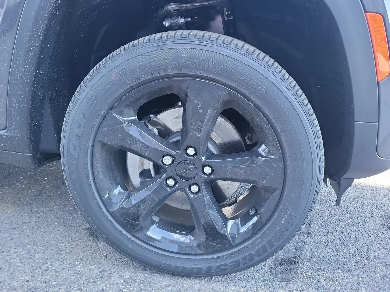 Jeep Grand Cherokee снимка Jeep Grand Cherokee