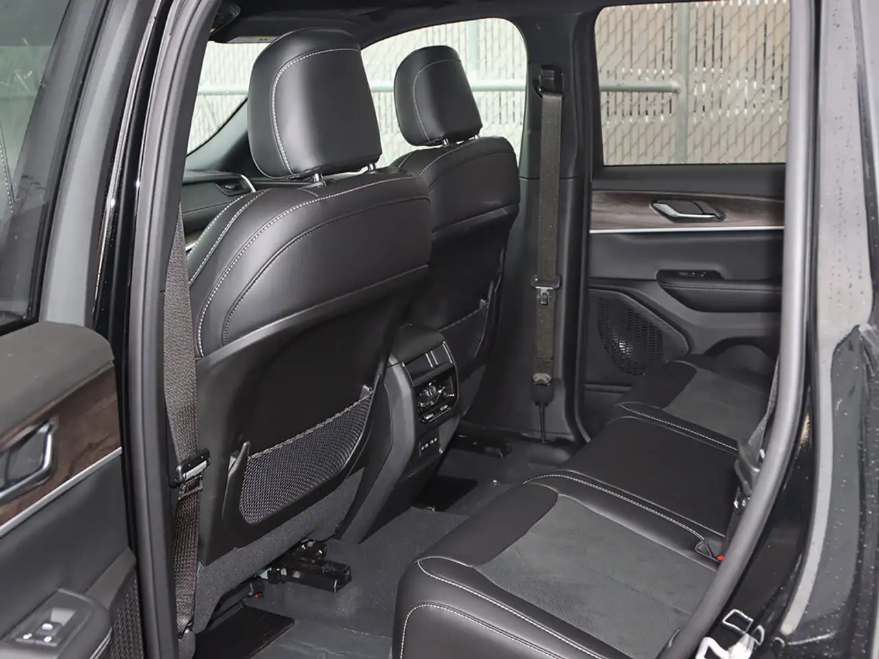 Jeep Grand Cherokee photo Jeep Grand Cherokee