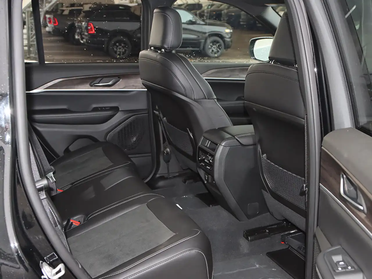 Jeep Grand Cherokee photo Jeep Grand Cherokee