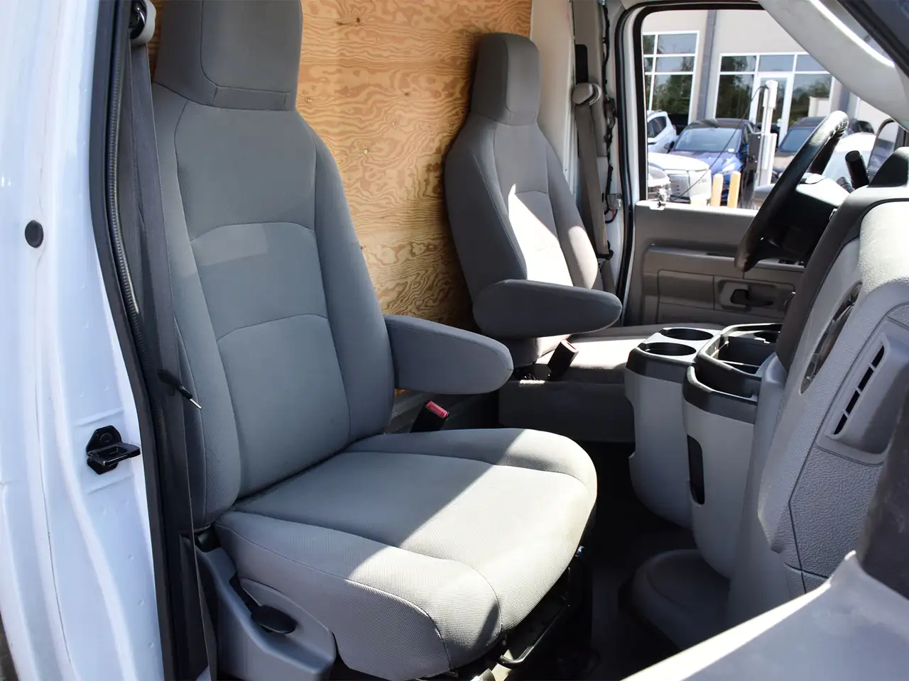Ford E-Series Cutaway photo Ford E-Series Cutaway