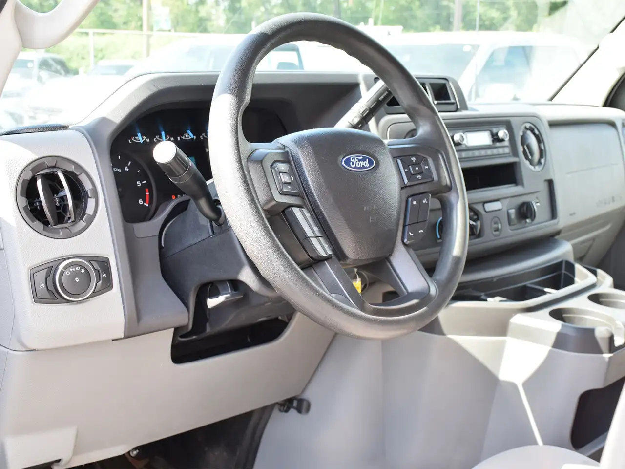Ford E-Series Cutaway photo Ford E-Series Cutaway