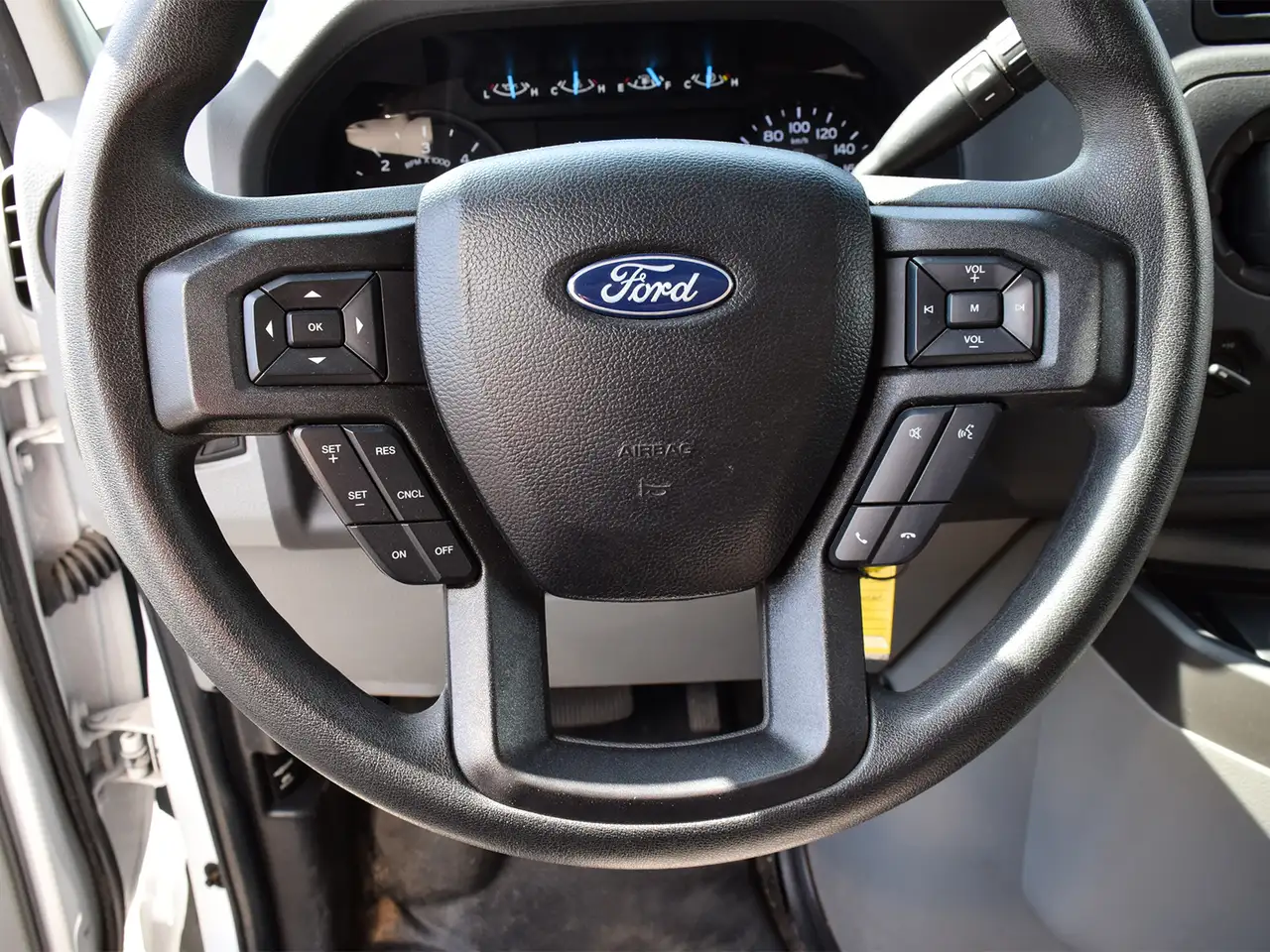 Ford E-Series Cutaway photo Ford E-Series Cutaway
