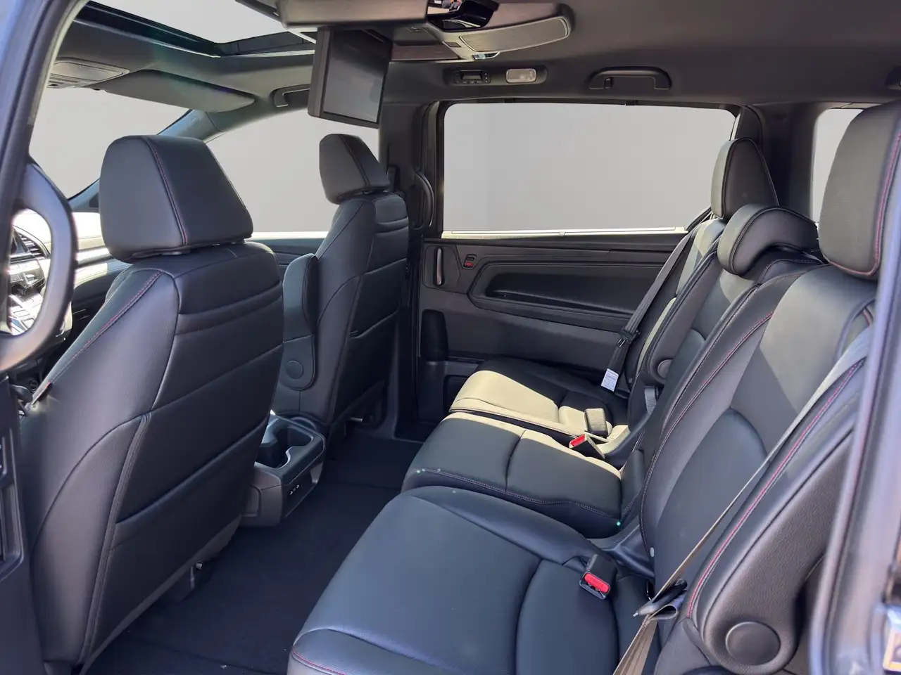 Honda Odyssey снимка Honda Odyssey