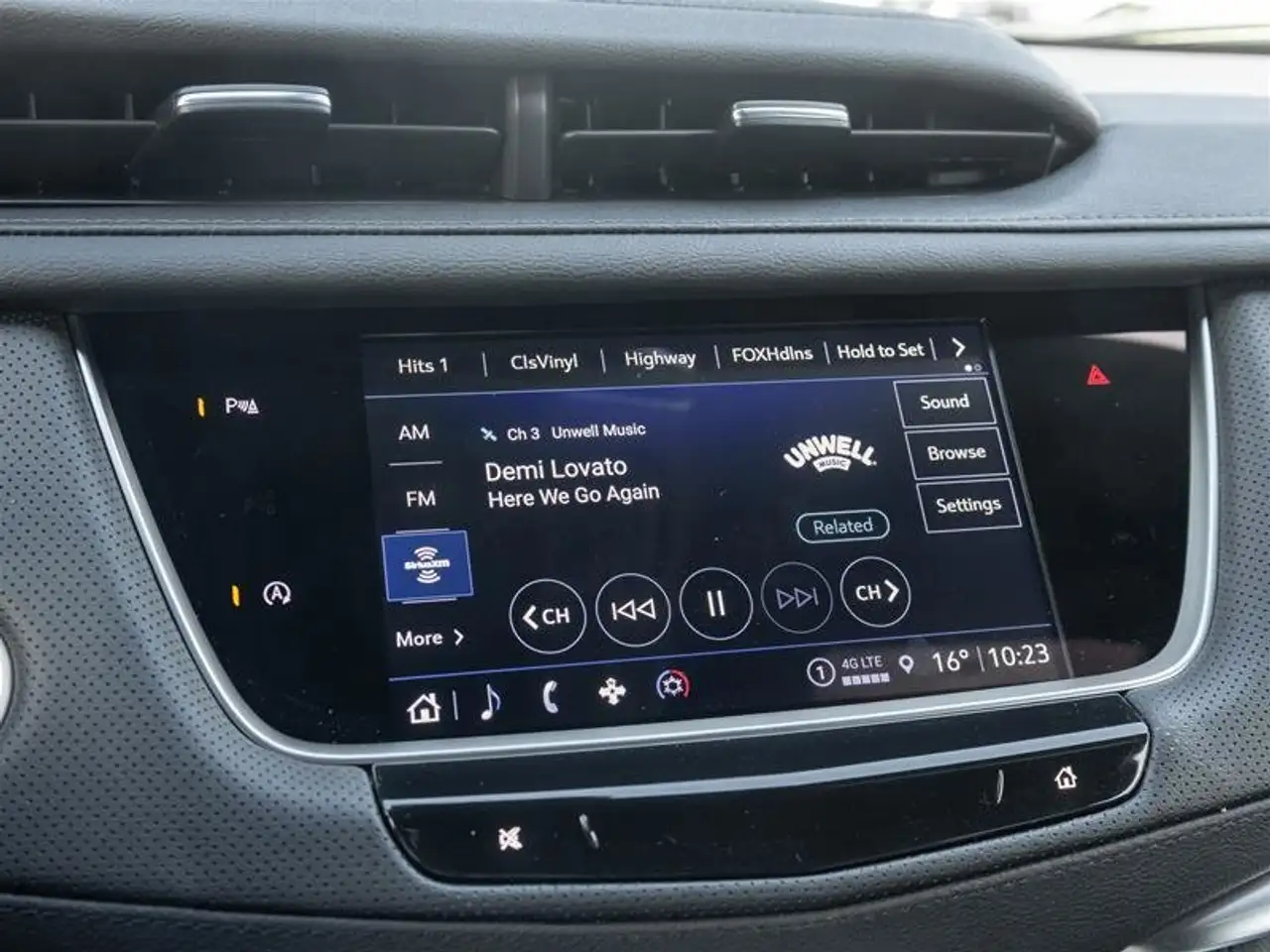 Cadillac XT5 photo Cadillac XT5