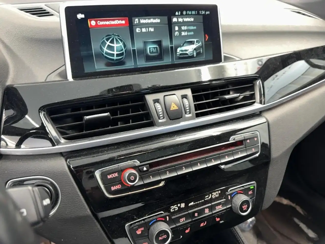 BMW X1 photo BMW X1