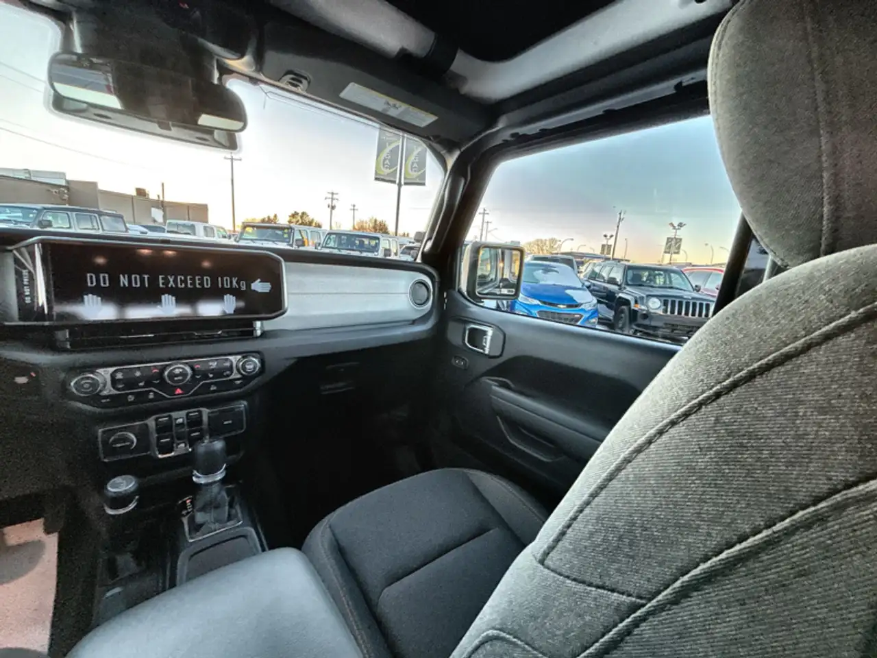 Jeep Gladiator photo Jeep Gladiator