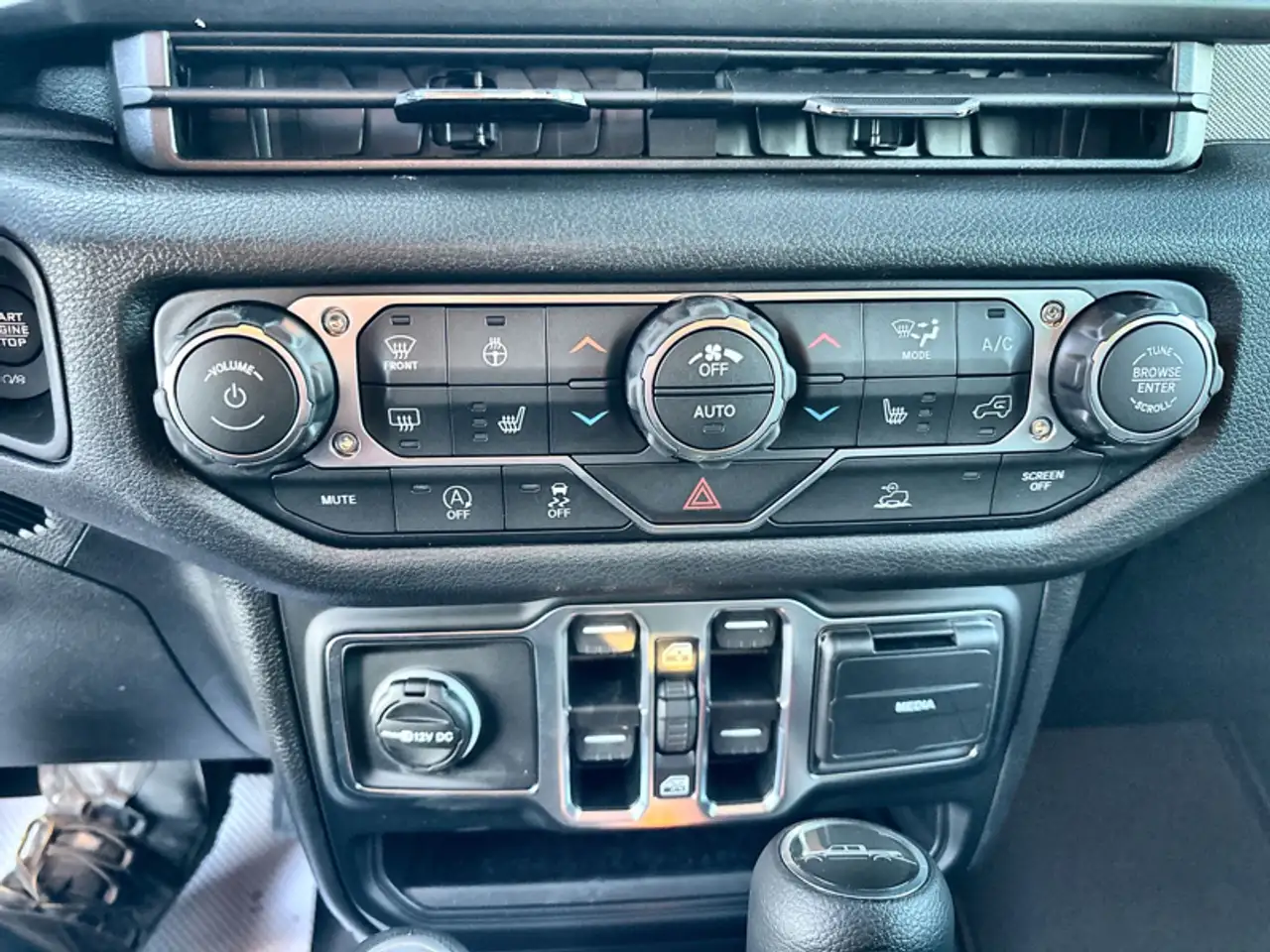 Jeep Gladiator photo Jeep Gladiator