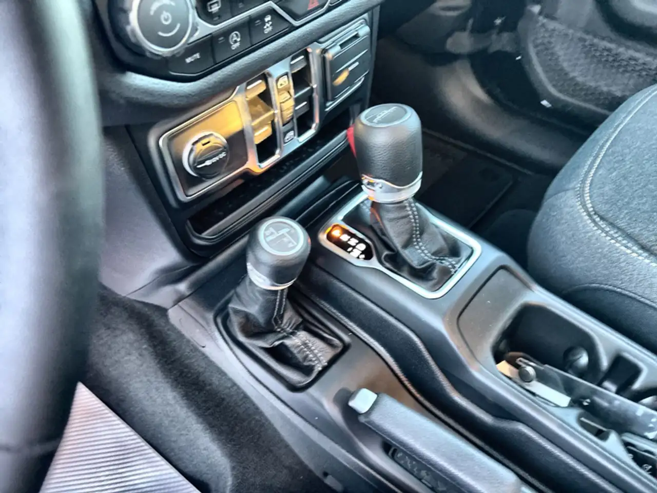 Jeep Gladiator photo Jeep Gladiator