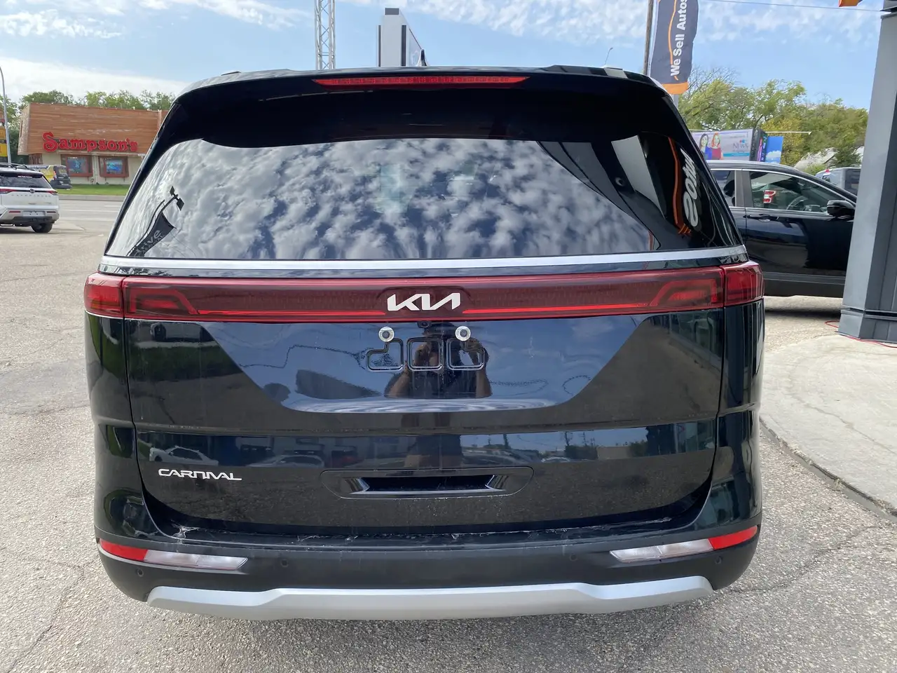 Kia Carnival photo Kia Carnival