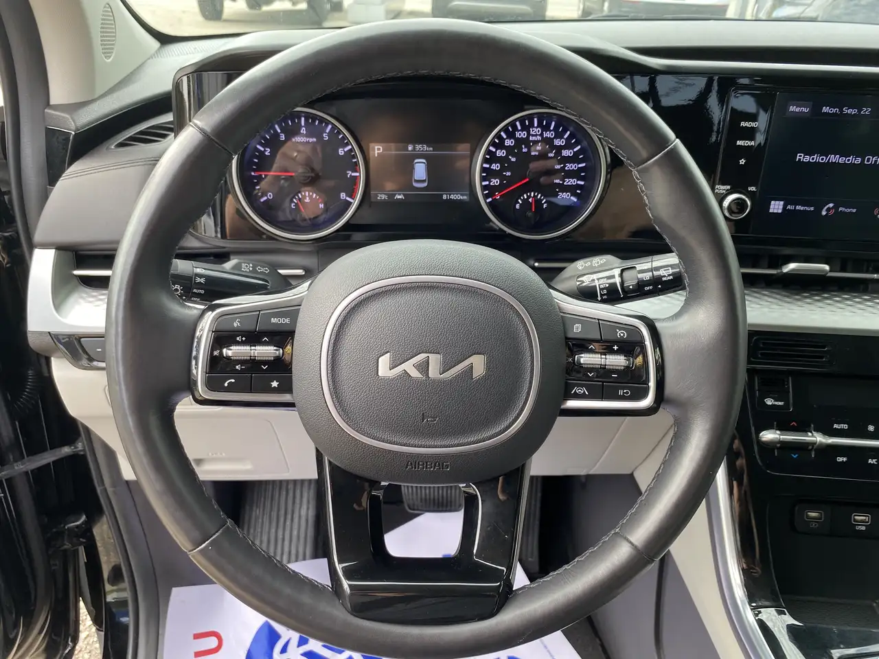 Kia Carnival photo Kia Carnival