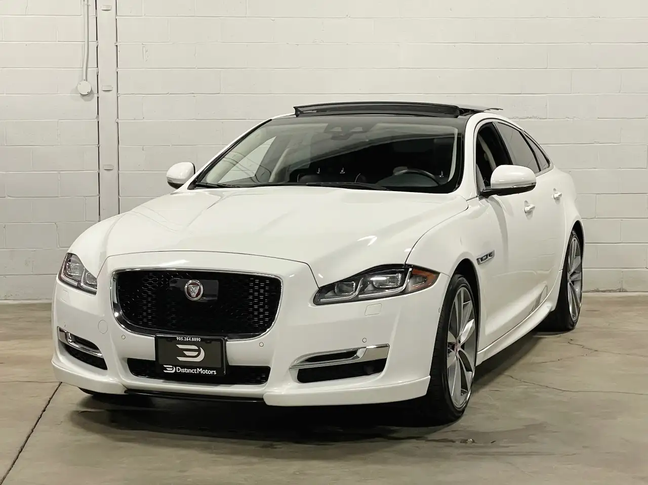 Jaguar XJ снимка Jaguar XJ