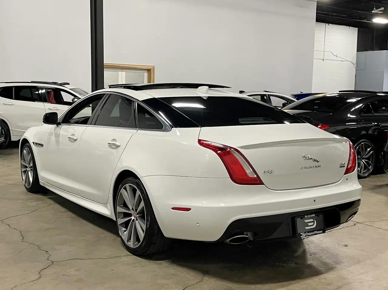Jaguar XJ снимка Jaguar XJ