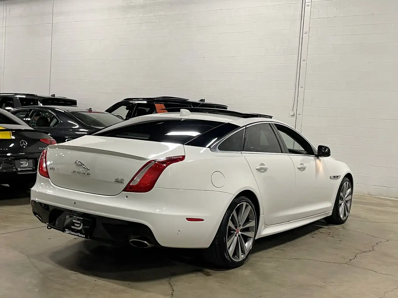 Jaguar XJ снимка Jaguar XJ