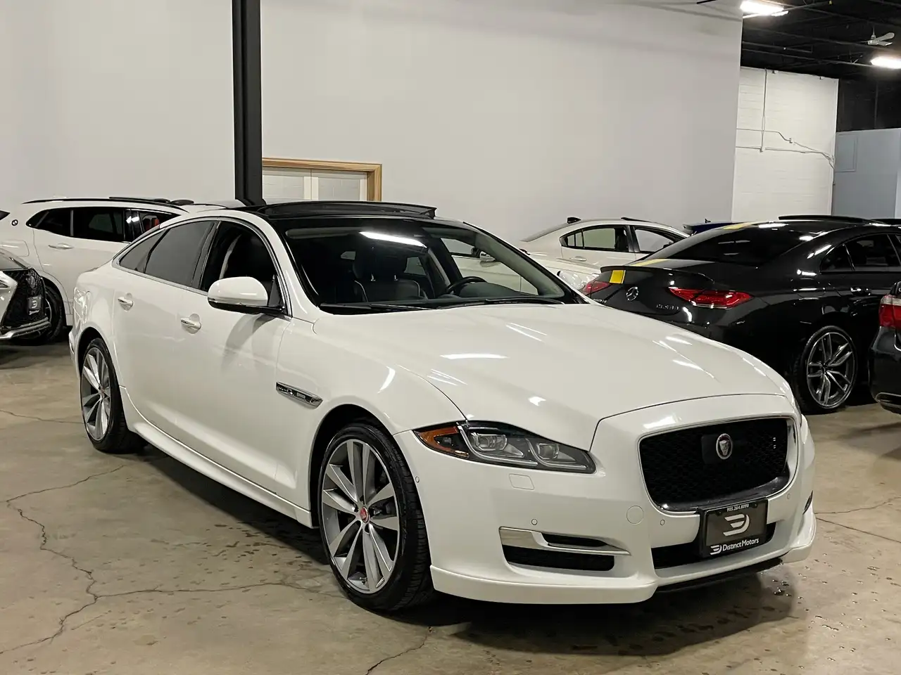 Jaguar XJ снимка Jaguar XJ