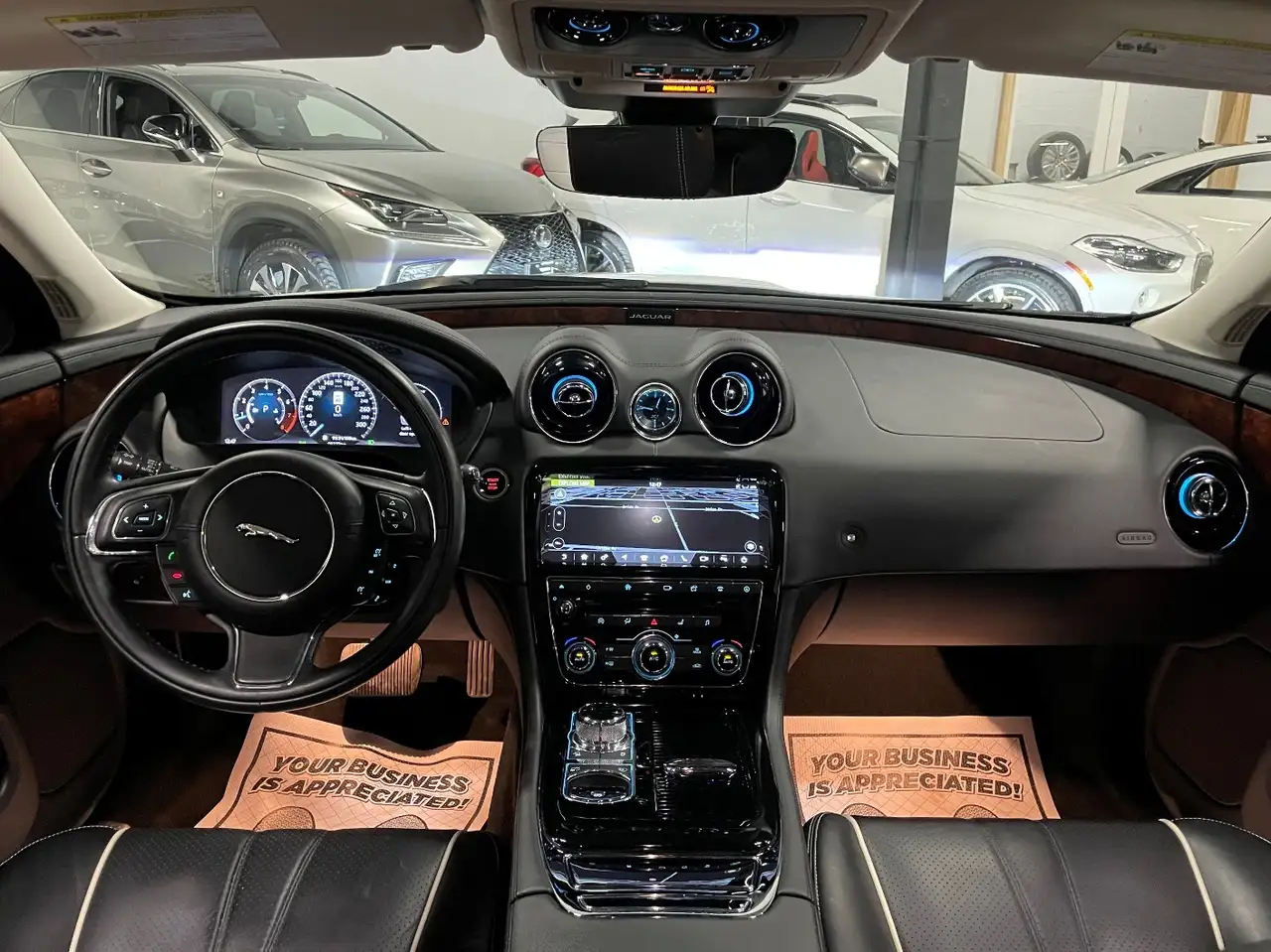 Jaguar XJ снимка Jaguar XJ