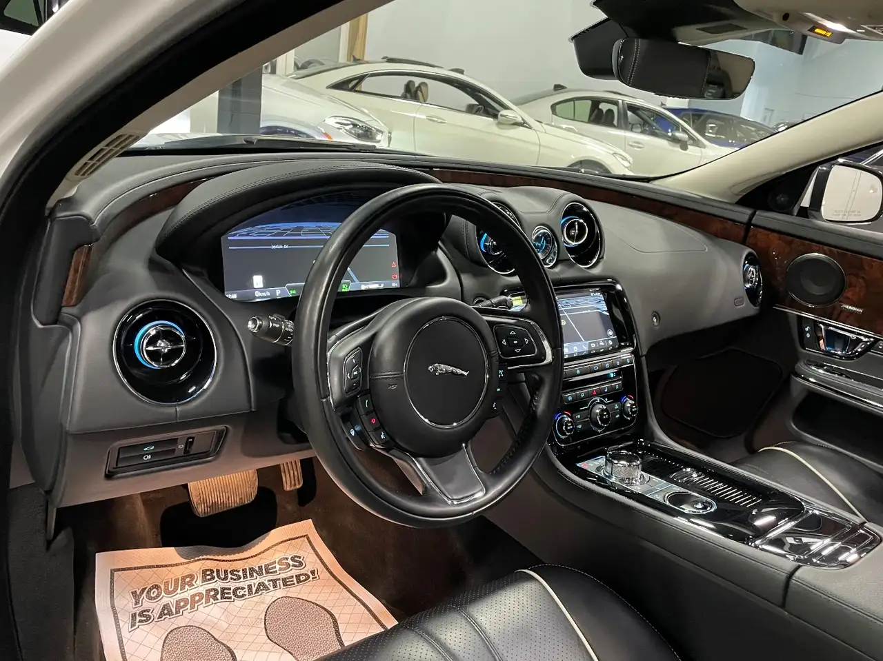 Jaguar XJ снимка Jaguar XJ