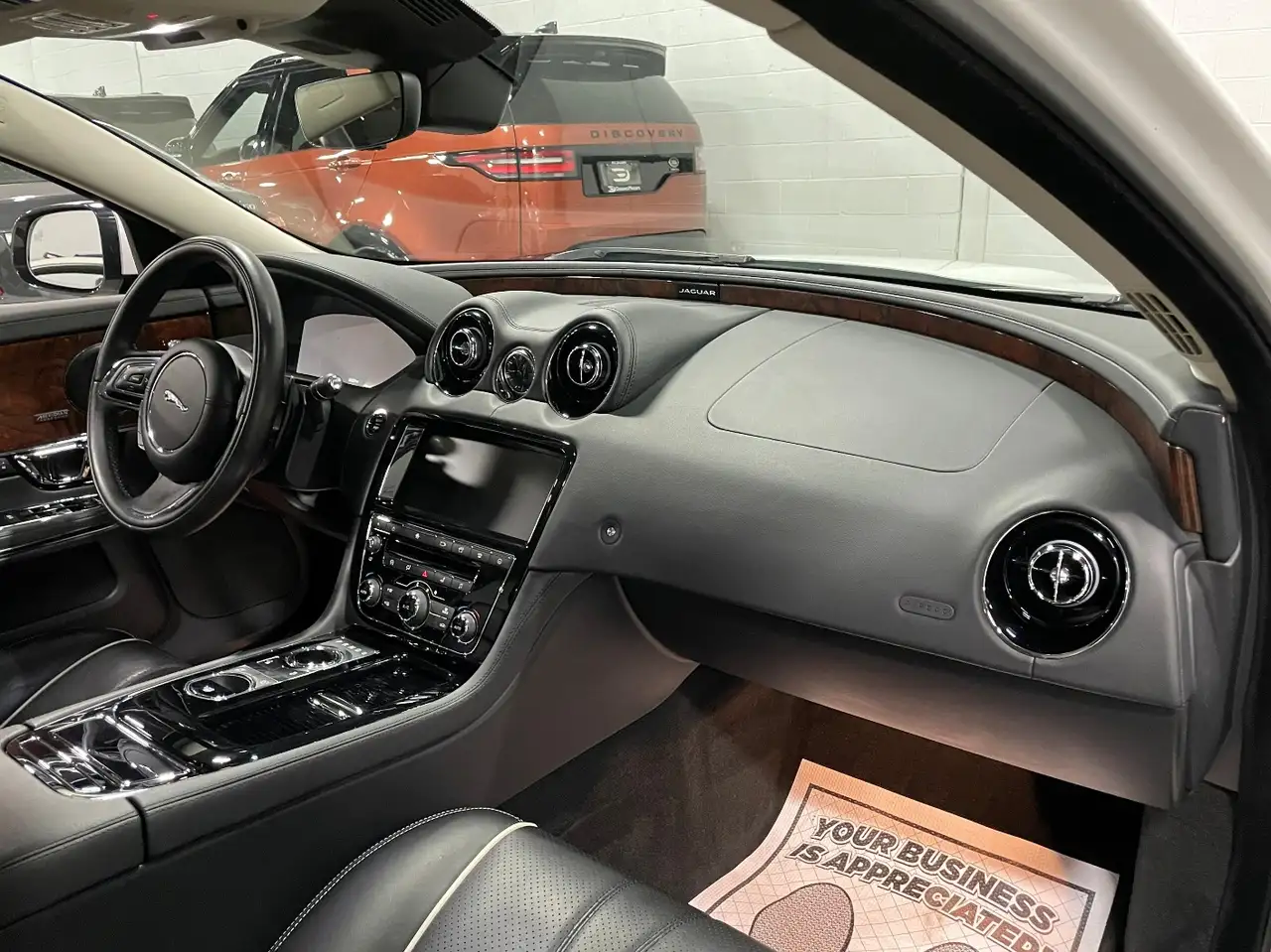 Jaguar XJ снимка Jaguar XJ