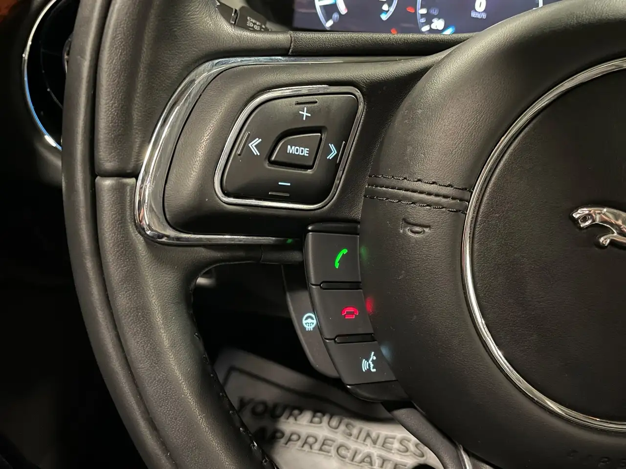 Jaguar XJ снимка Jaguar XJ