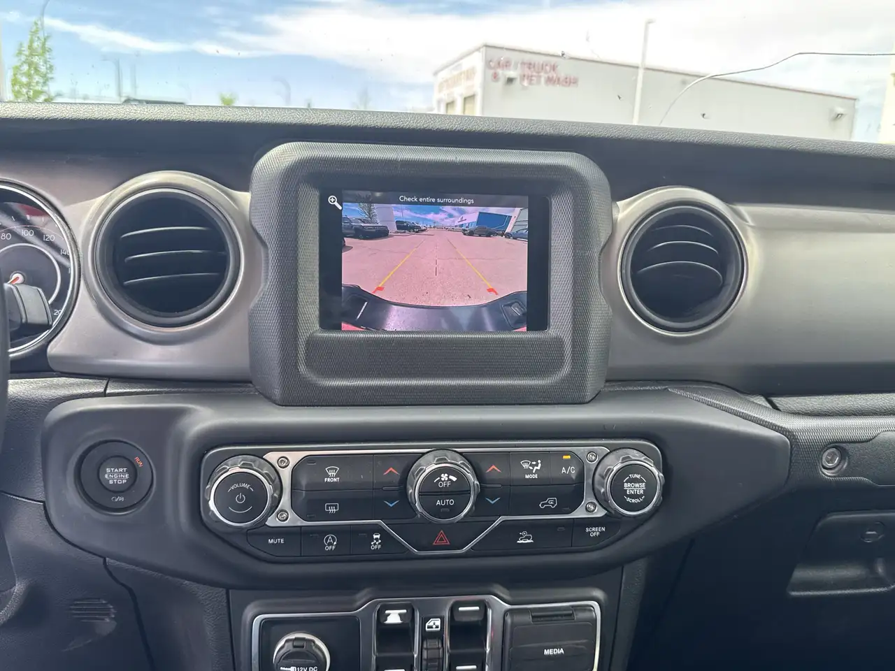 Jeep Gladiator photo Jeep Gladiator