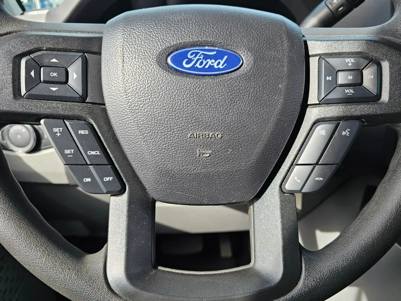 Ford E-Series Cutaway снимка Ford E-Series Cutaway