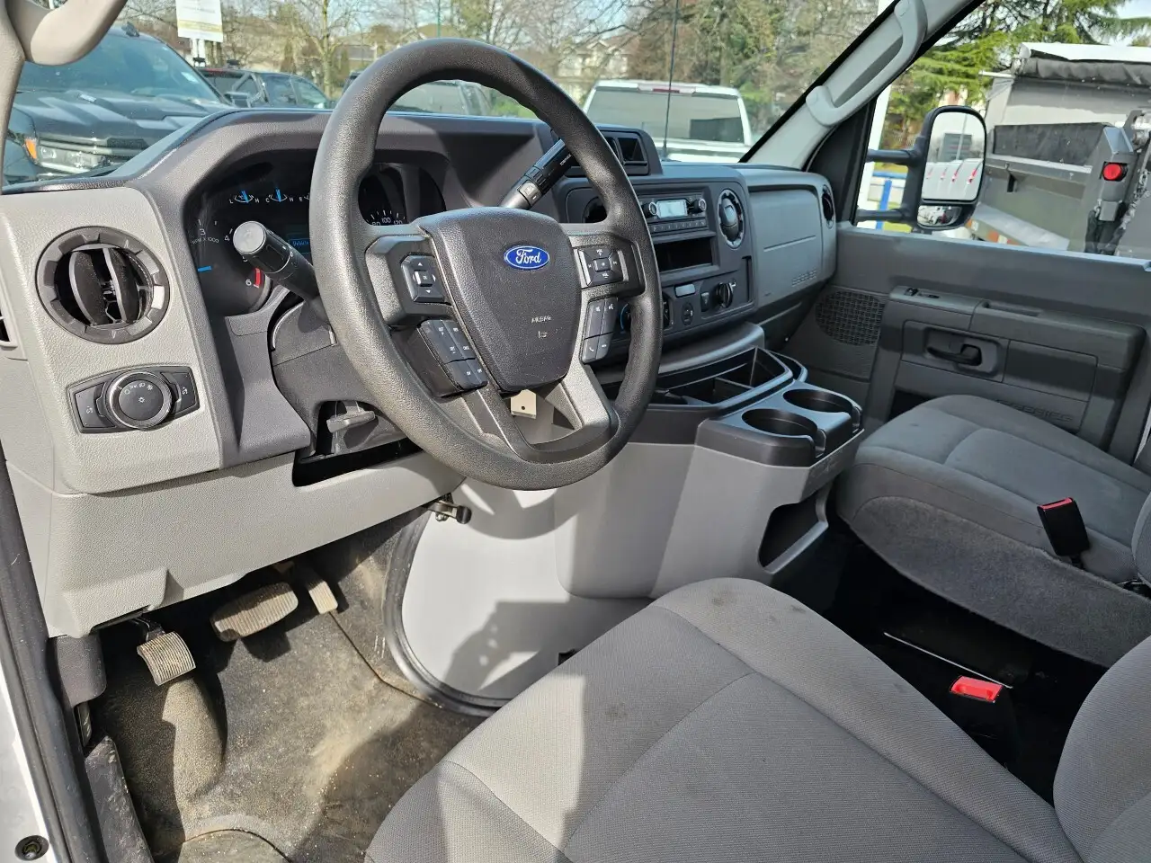 Ford E-Series Cutaway снимка Ford E-Series Cutaway