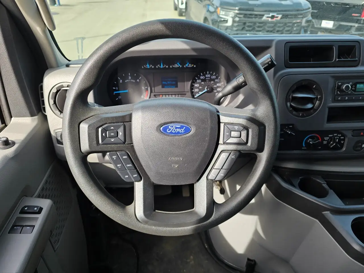 Ford E-Series Cutaway снимка Ford E-Series Cutaway