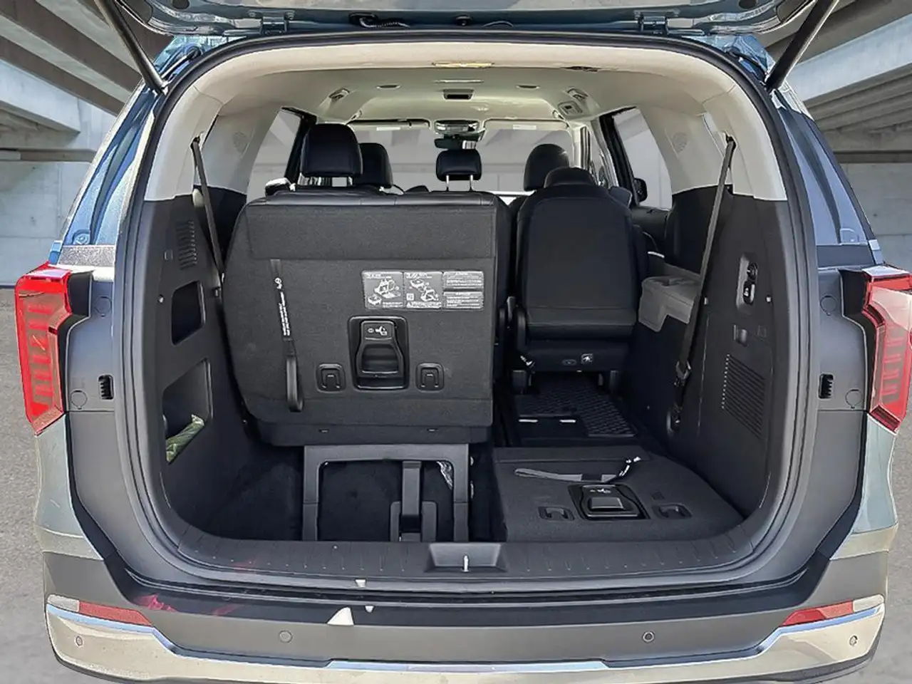 Kia Carnival photo Kia Carnival